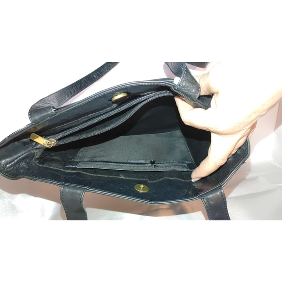 Wilsons Leather Shoulder Bag - Picture 6 of 7